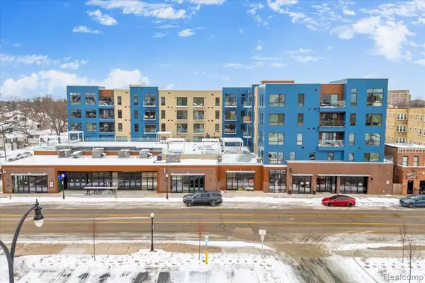 166 Oak #PH5, Wyandotte, MI 