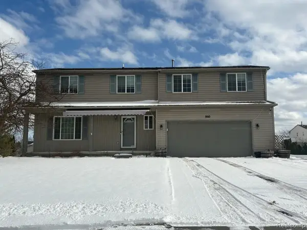 860 Eagle Heights, South Lyon, MI 