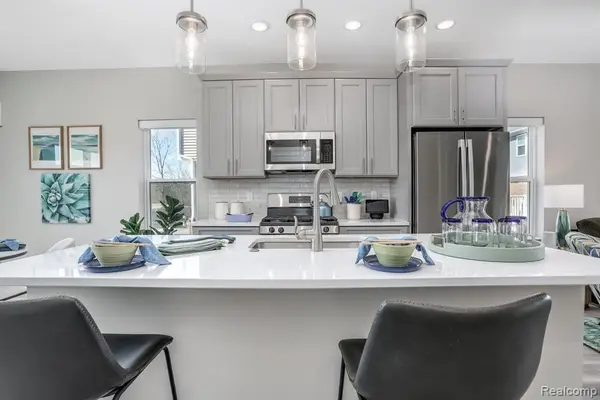 33080 Townhill #10, Farmington, MI 48336