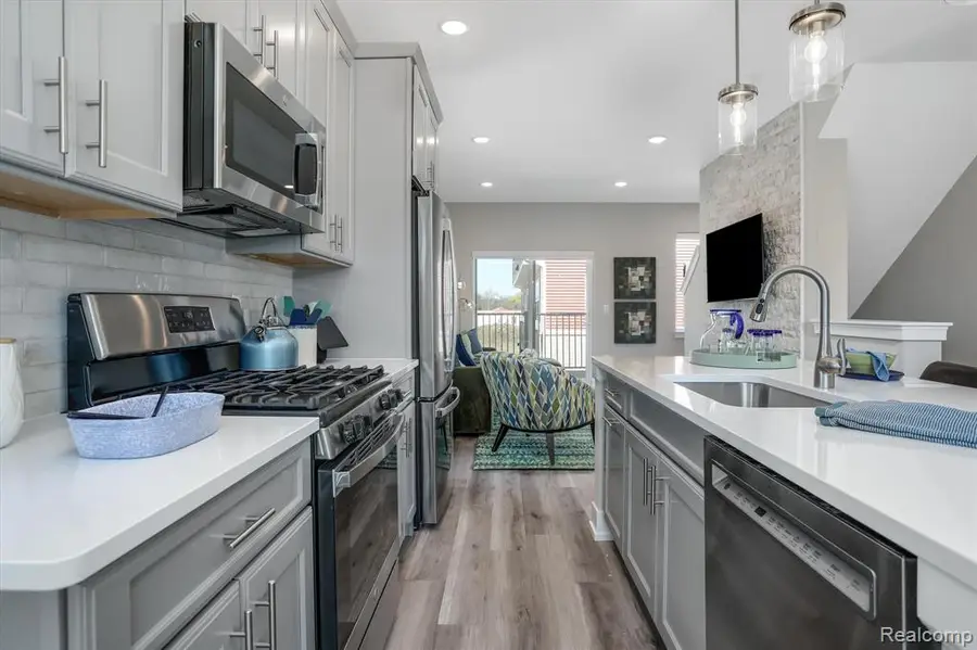 33080 Townhill #10, Farmington, MI 48336 - Image #3
