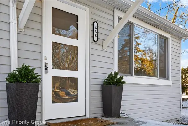 636 Lakeview, White Lake, MI 