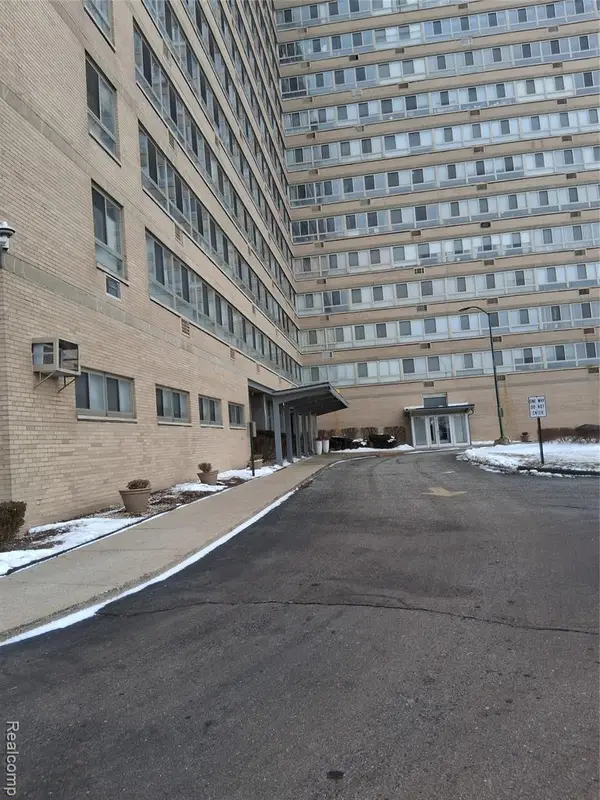 8900 E Jefferson #725 & 726, Detroit, MI 48214