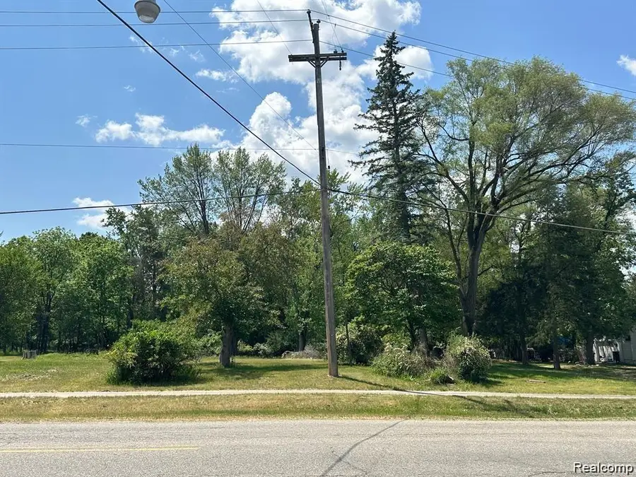 2045 S Long Lake, Fenton, MI 48430 - #2