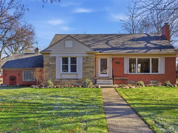 15000 Woodworth, Redford, MI 48239