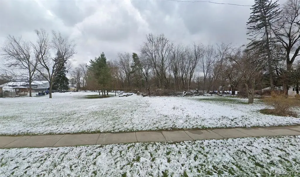 2041 S Long Lake, Fenton, MI 48430 - #1