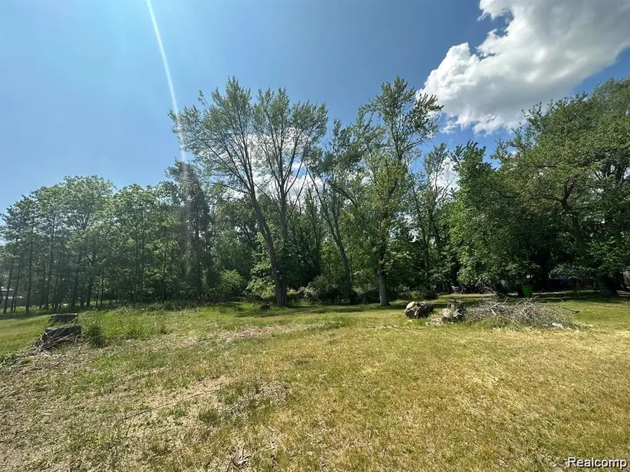 2041 S Long Lake, Fenton, MI 48430 - #3