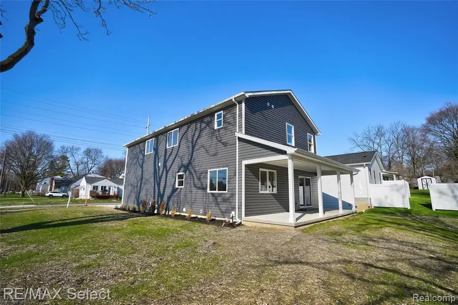 408 3rd, Fenton, MI  - #3