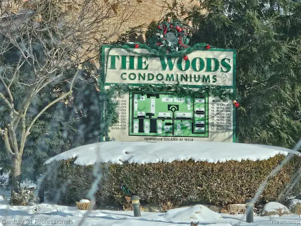 18328 University Park, Livonia, MI 