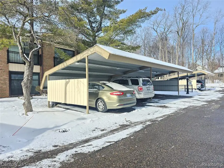 18328 University Park, Livonia, MI  - Image #3