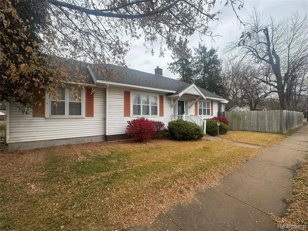 200 Tuscola, Bay City, MI  - #1