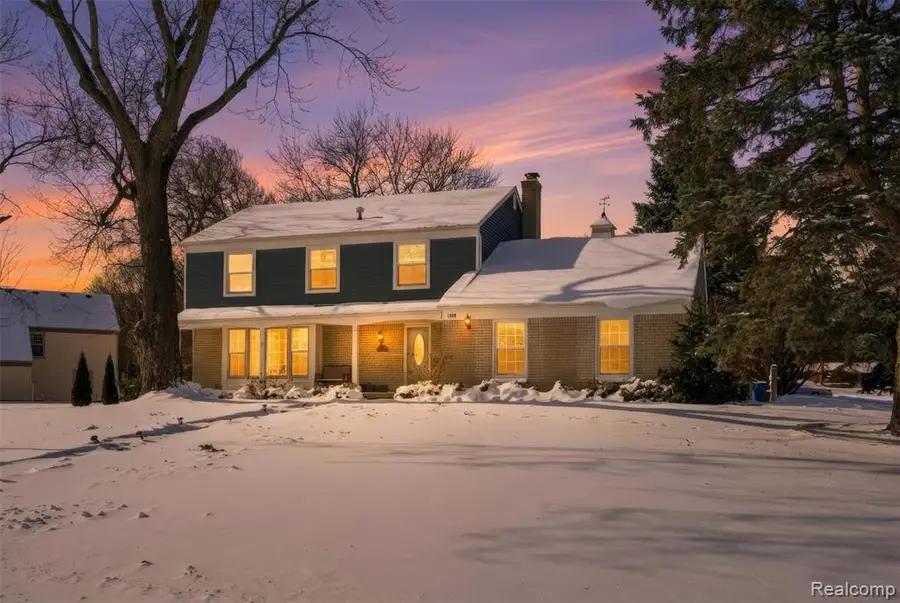 1820 Hunters Ridge, Bloomfield Hills, MI  - Image #2