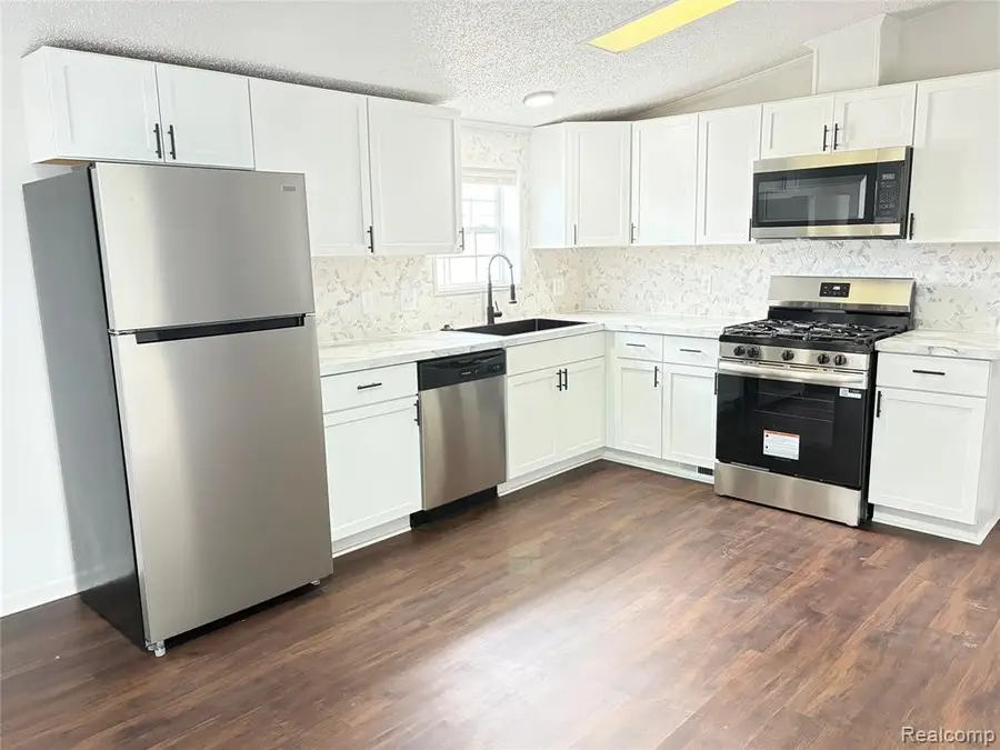 11312 N Lake, Fenton, MI  - Image #2