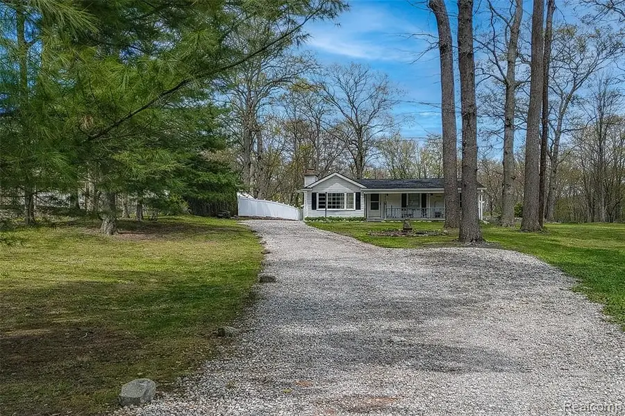 11849 Four Lakes, South Lyon, MI  - Image #2