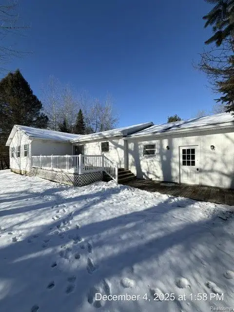 8875 E Miller, Durand, MI 