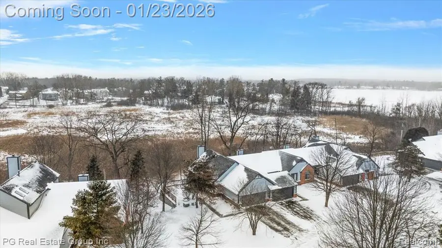 2866 Lochmoor, Lake Orion, MI  - Image #2