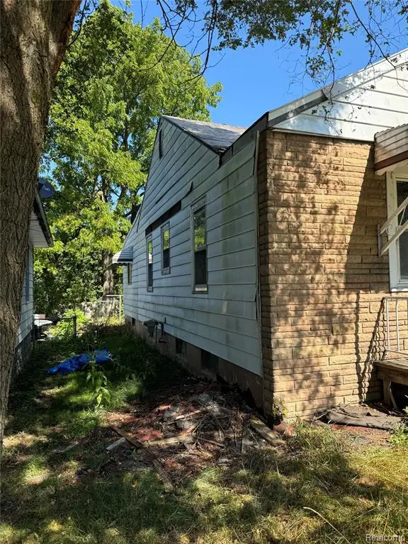 1805 Montana, Flint, MI 