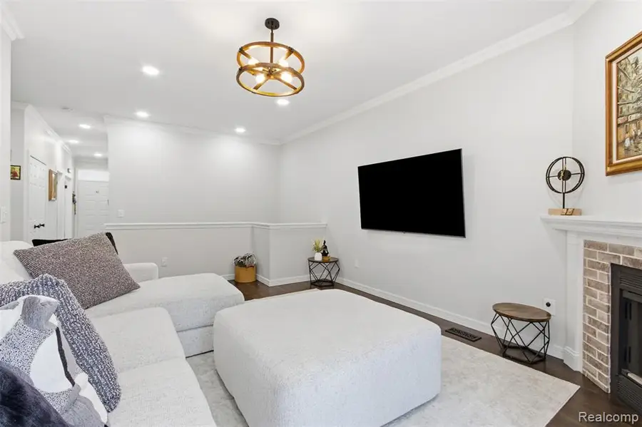 41867 Cantebury, Novi, MI  - Image #3