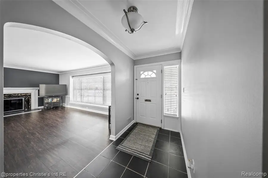 1331 Fairholme, Grosse Pointe Woods, MI  - Image #2