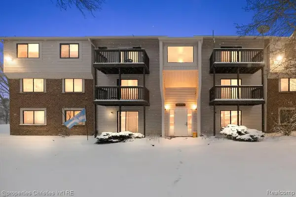 30052 W 12 Mile #62, Farmington Hills, MI 