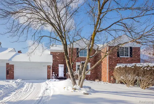 1524 Georgetown #32, Bloomfield Village, MI 