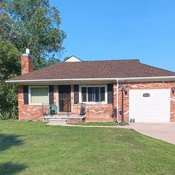 1002 Minnesota, Troy, MI 48083