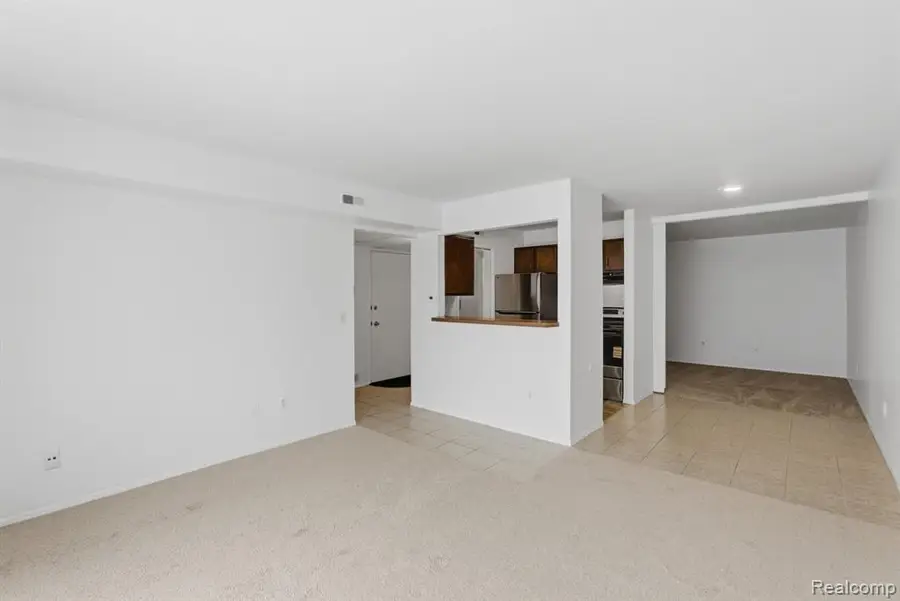 924 Chestnut Hill #F, Auburn Hills, MI  - Image #3