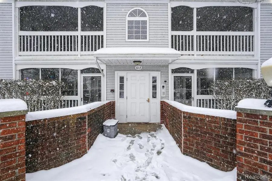 613 Curzon #203, Howell, MI  - Image #3