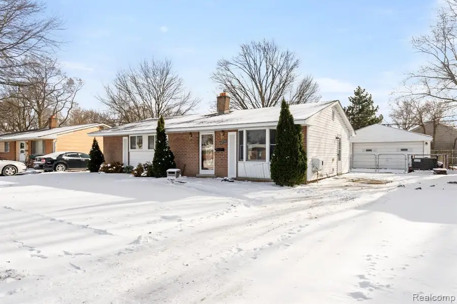 35739 Thames, Westland, MI  - Image #2