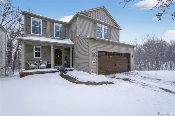 5120 Meadow Crest, Holly, MI 