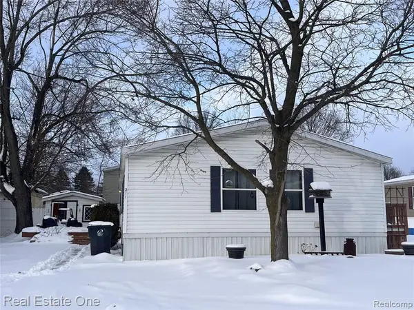 211 Lakeshore, Oxford, MI 48371