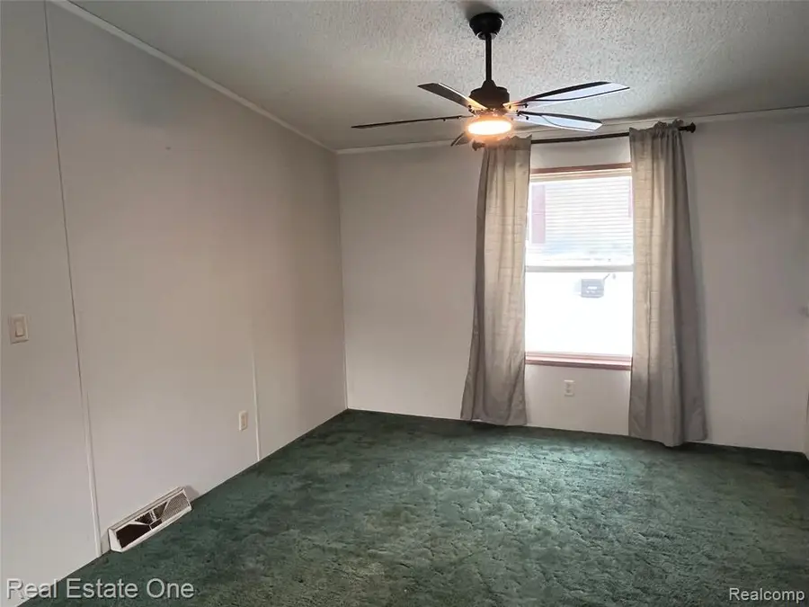 211 Lakeshore, Oxford, MI 48371 - Image #3