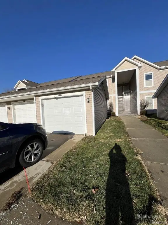 8133 Autumn Woods, Ypsilanti, MI 