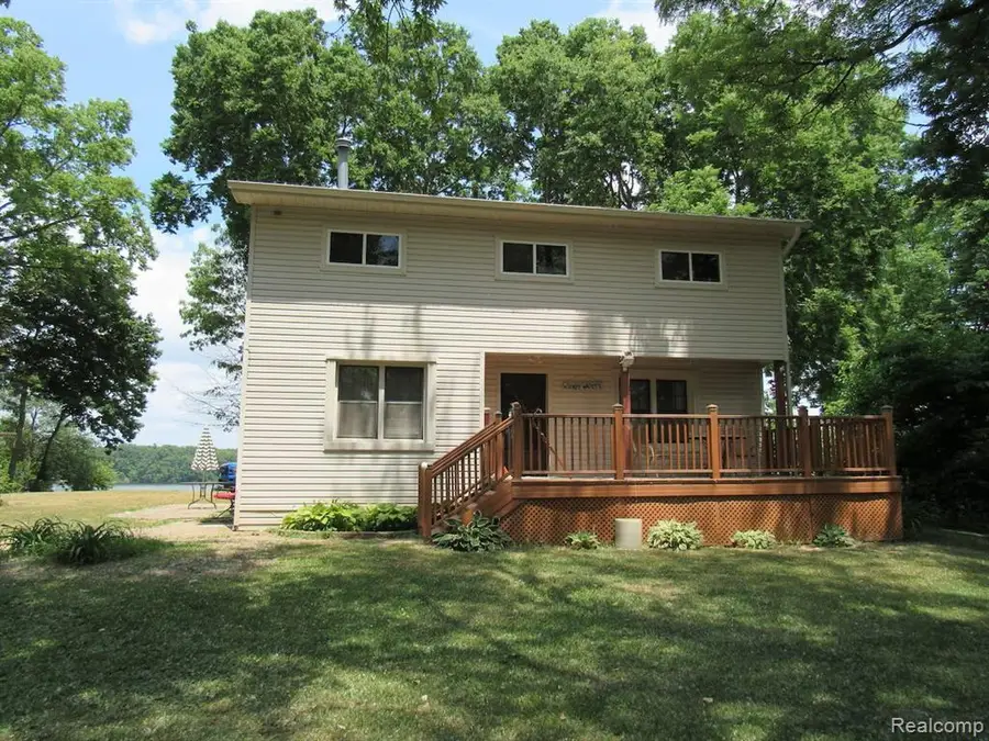 12915 Lake Point, Belleville, MI 48111 - #2