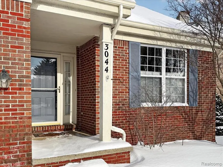 3044 Talon, Lake Orion, MI  - Image #2