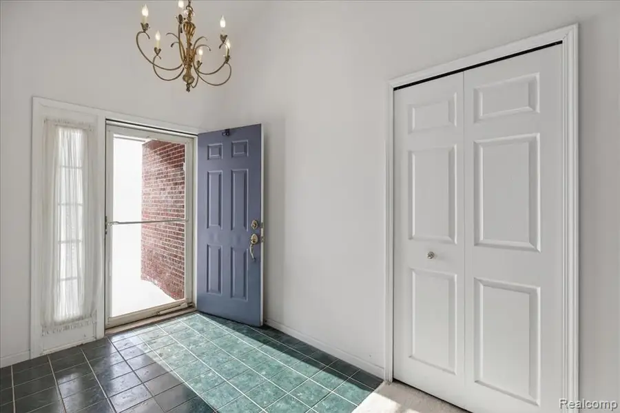 3044 Talon, Lake Orion, MI  - Image #3