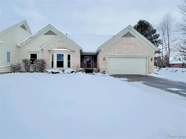 35460 Woodfield, Farmington Hills, MI 