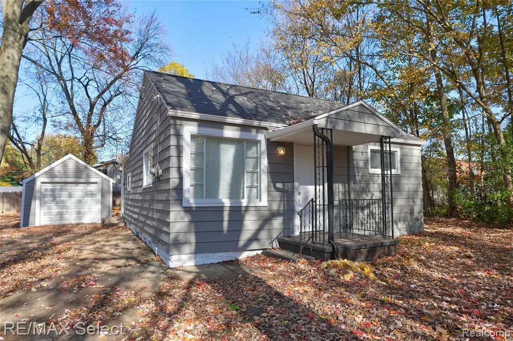 2429 Lincoln Manor, Grand Blanc, MI  - Image #1