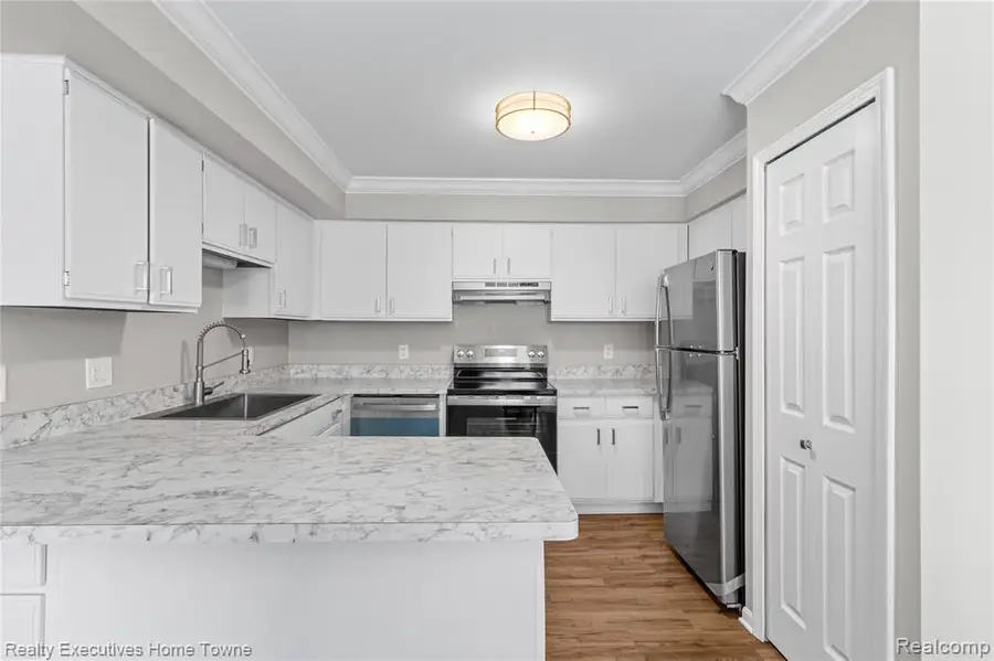 929 Country Club, Saint Clair Shores, MI  - Image #2