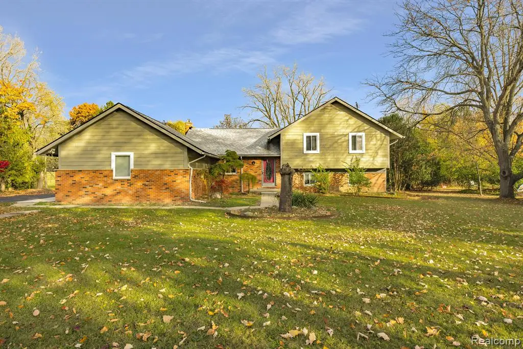 5731 Farmington, West Bloomfield, MI 48322 - #1