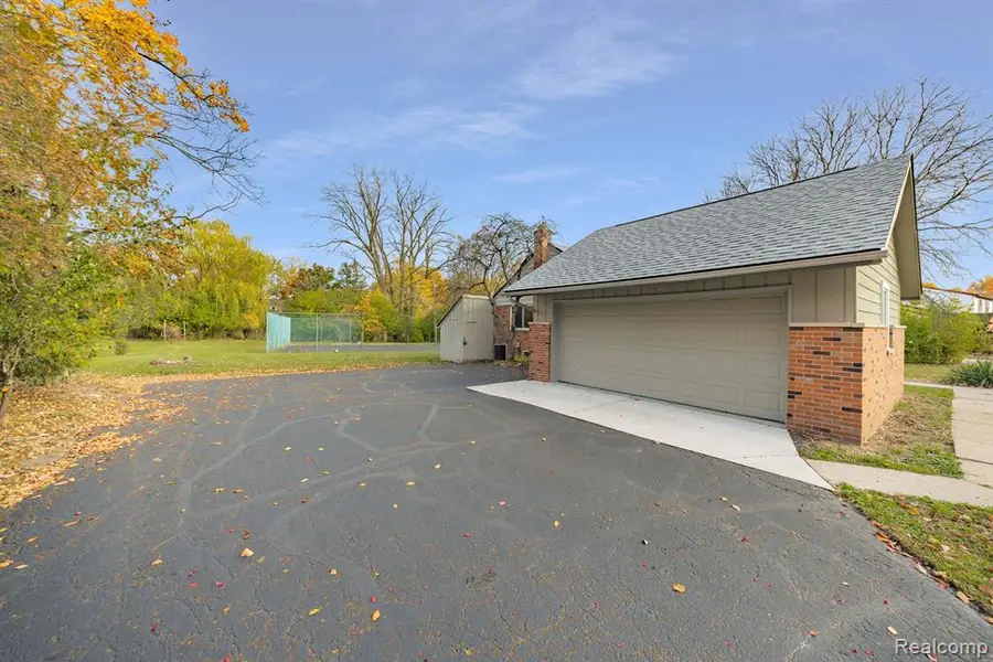 5731 Farmington, West Bloomfield, MI 48322 - #3