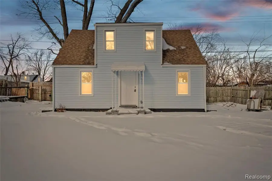 1523 E Madge, Hazel Park, MI  - Image #2