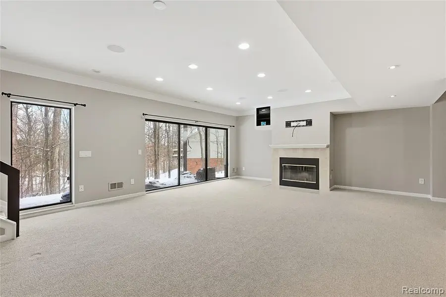 7154 Westchester, West Bloomfield, MI  - Image #2