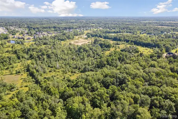 8 VL Desire Drive, Grand Blanc, MI 48439