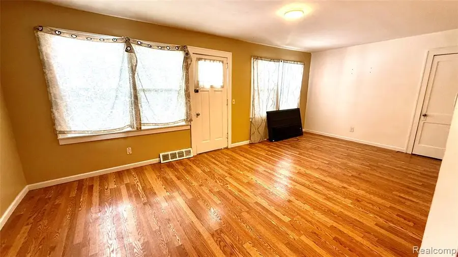 98 E New York, Pontiac, MI 48340 - #2