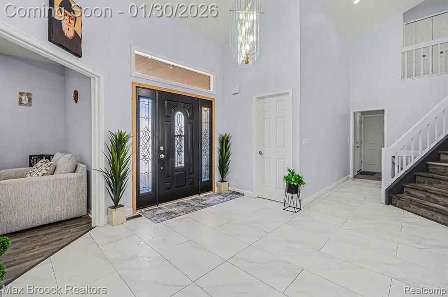 31281 Country Ridge, Farmington Hills, MI  - Image #3