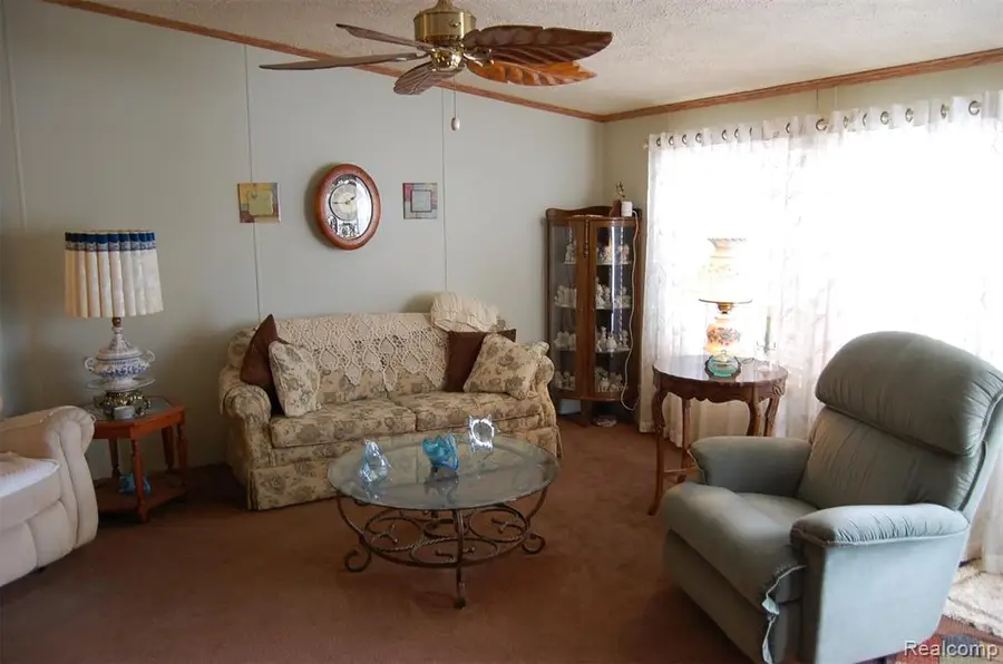 23166 Swallow, New Boston, MI 48164 - Image #2