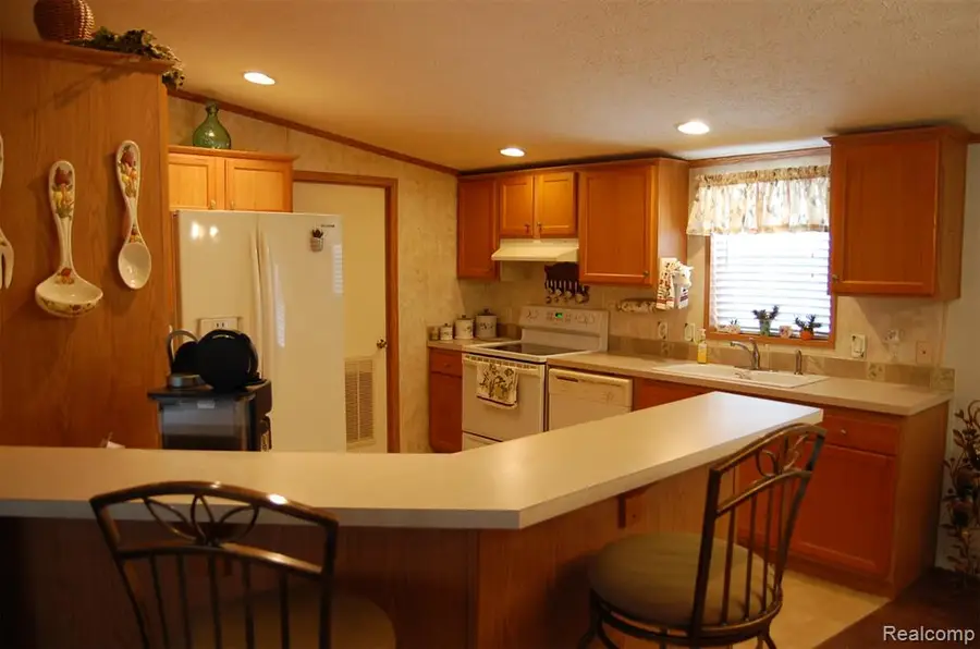 23166 Swallow, New Boston, MI 48164 - Image #3