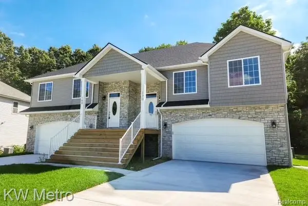 320 Whispering Pines #21, Fenton, MI 