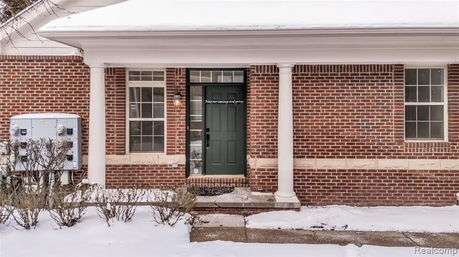 4392 Gateway, West Bloomfield, MI  - Image #2