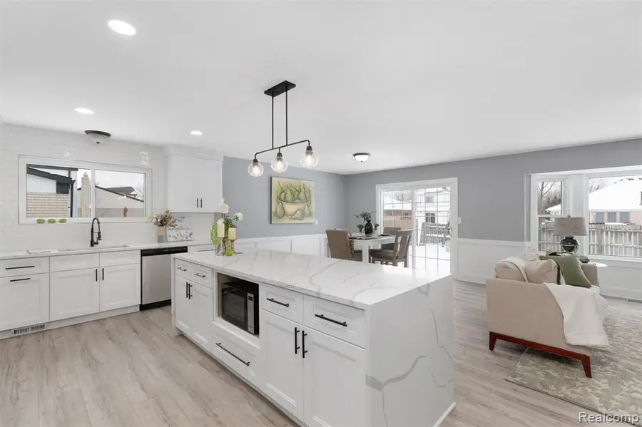 39122 Roland, Sterling Heights, MI  - Image #2